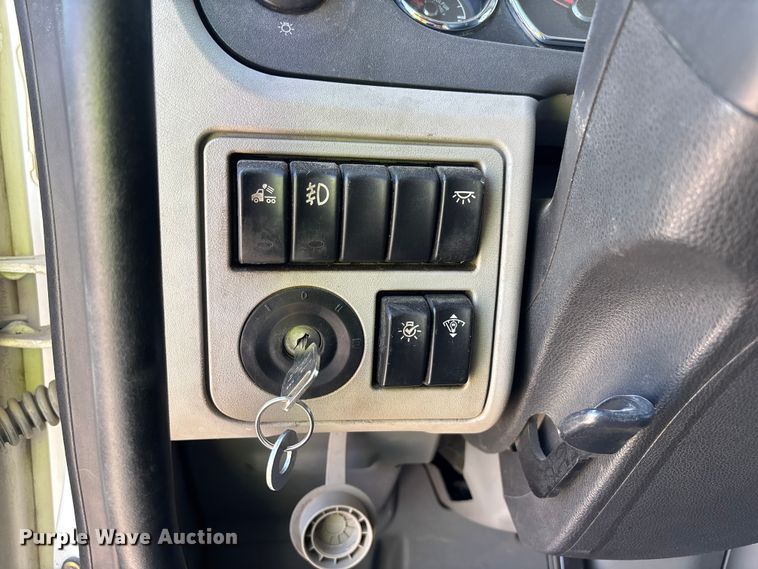 image for item ER7573 2018 Peterbilt 579 semi truck