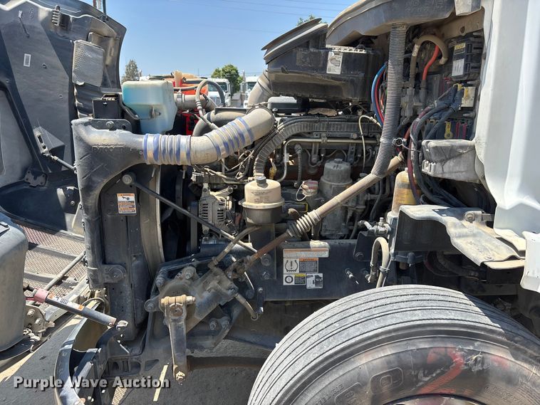 image for item ER7573 2018 Peterbilt 579 semi truck