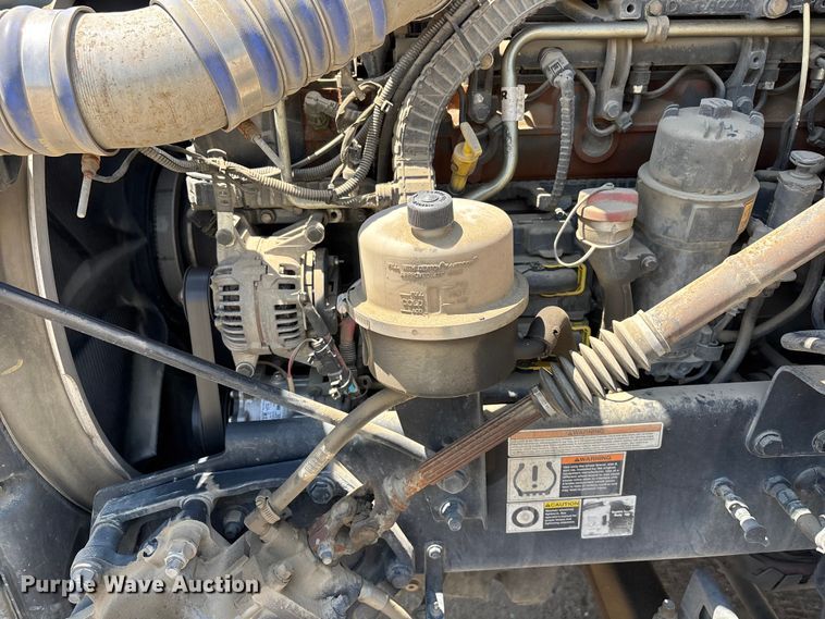 image for item ER7573 2018 Peterbilt 579 semi truck