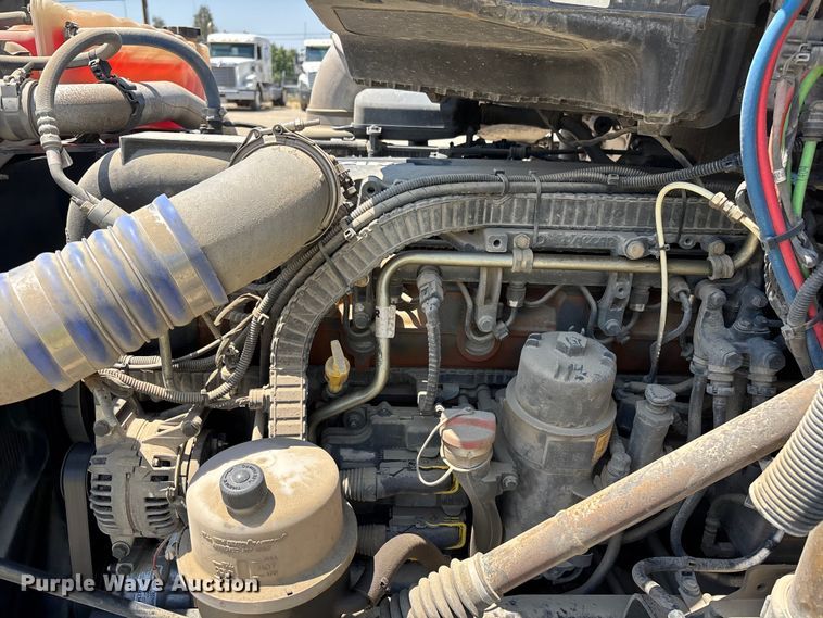 image for item ER7573 2018 Peterbilt 579 semi truck