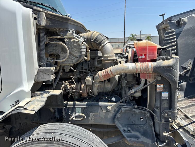image for item ER7573 2018 Peterbilt 579 semi truck