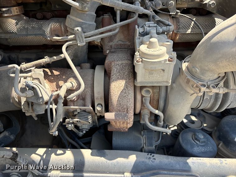 image for item ER7573 2018 Peterbilt 579 semi truck