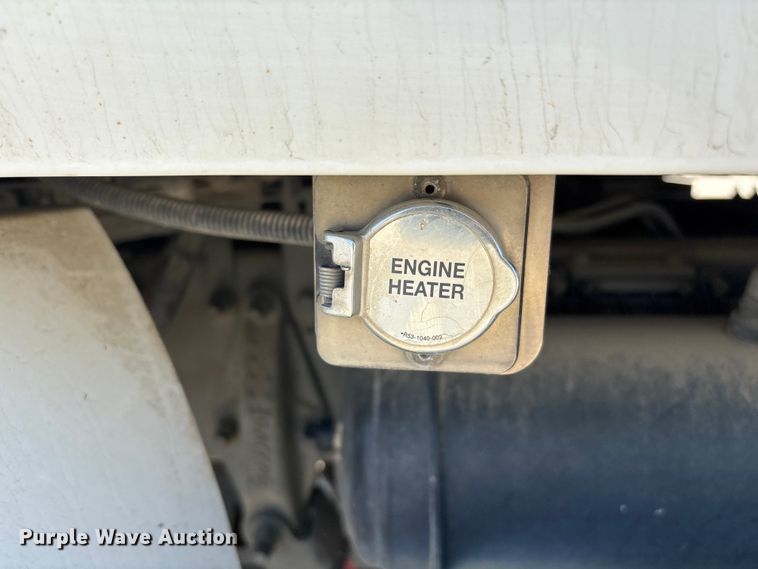 image for item ER7573 2018 Peterbilt 579 semi truck