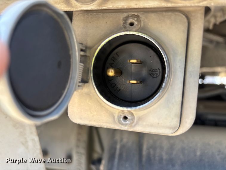 image for item ER7573 2018 Peterbilt 579 semi truck