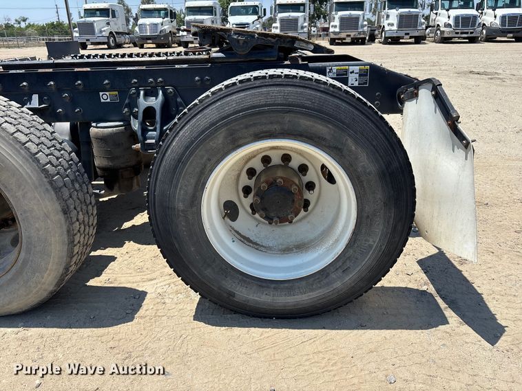 image for item ER7573 2018 Peterbilt 579 semi truck