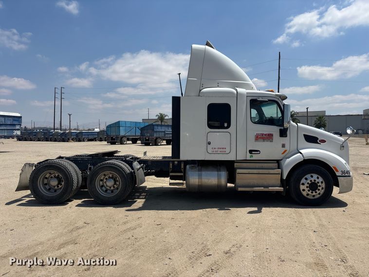 image for item ER7574 2018 Peterbilt 579 semi truck