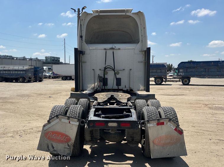 image for item ER7574 2018 Peterbilt 579 semi truck