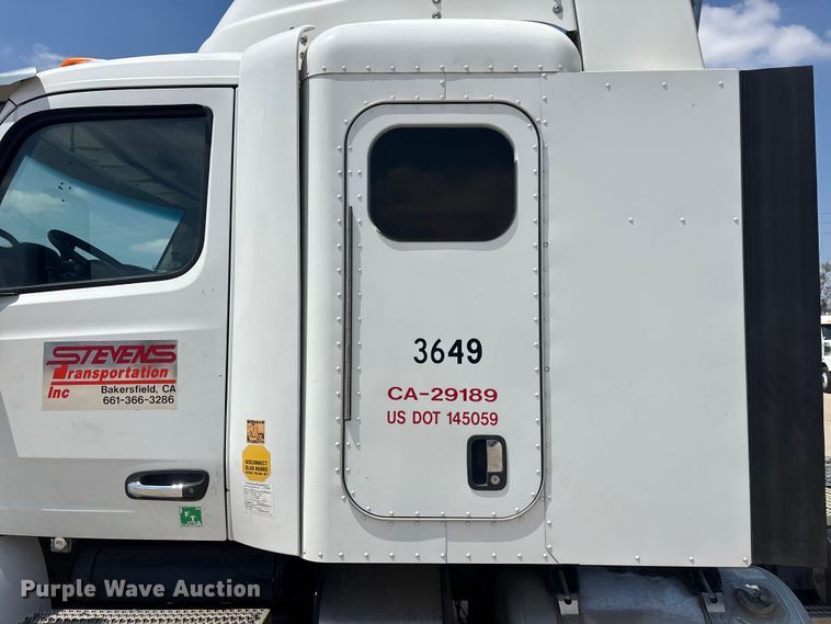 image for item ER7574 2018 Peterbilt 579 semi truck