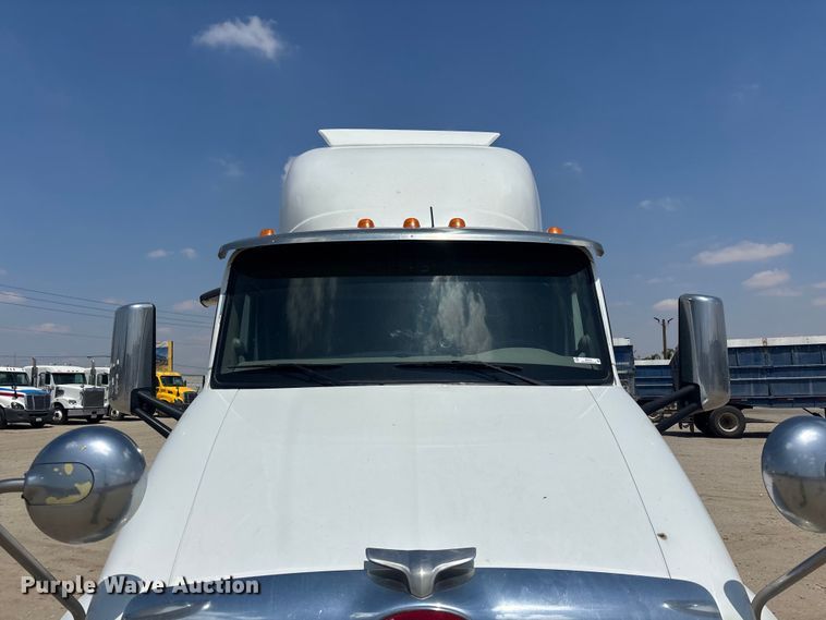 image for item ER7574 2018 Peterbilt 579 semi truck