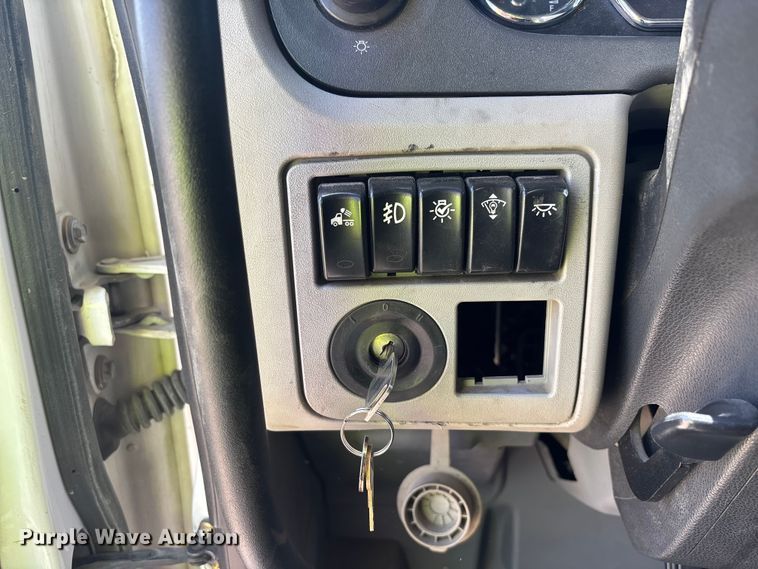 image for item ER7574 2018 Peterbilt 579 semi truck