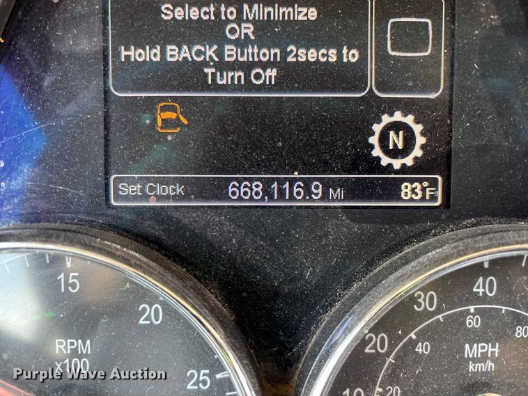 image for item ER7574 2018 Peterbilt 579 semi truck