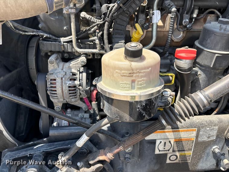 image for item ER7574 2018 Peterbilt 579 semi truck