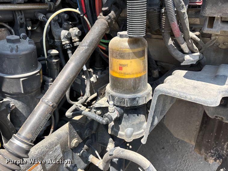 image for item ER7574 2018 Peterbilt 579 semi truck