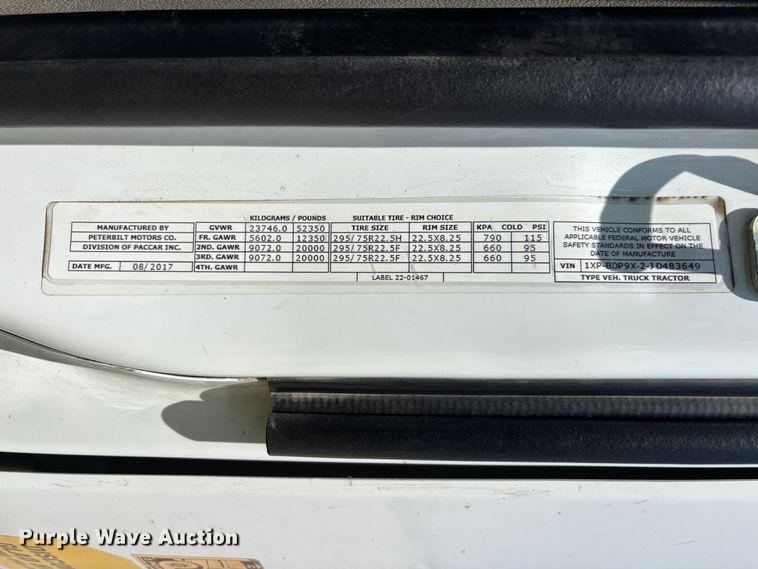 image for item ER7574 2018 Peterbilt 579 semi truck