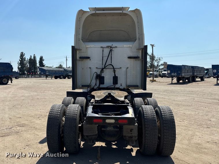 image for item ER7575 2019 Peterbilt 579 semi truck