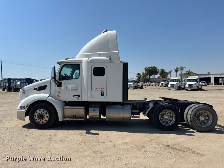 image for item ER7575 2019 Peterbilt 579 semi truck