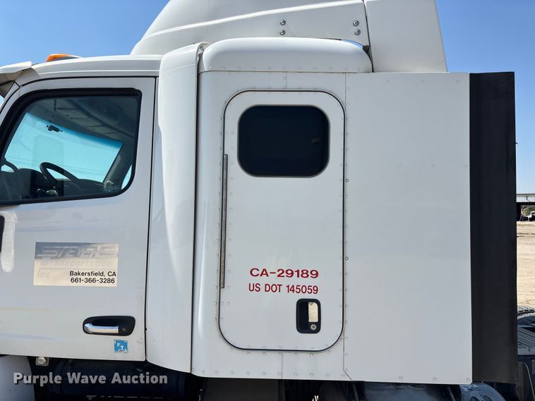 image for item ER7575 2019 Peterbilt 579 semi truck
