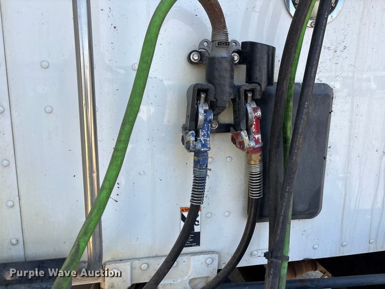 image for item ER7575 2019 Peterbilt 579 semi truck