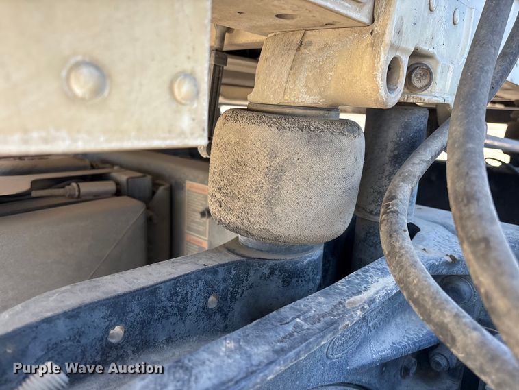 image for item ER7575 2019 Peterbilt 579 semi truck
