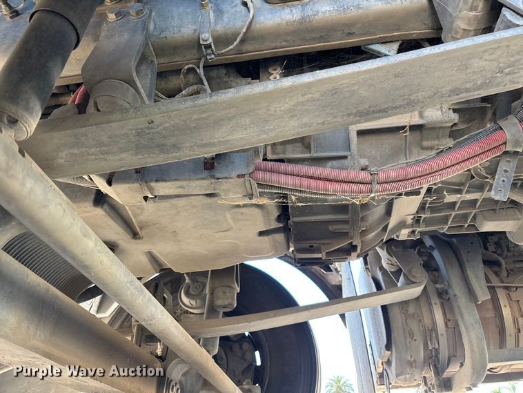 image for item ER7575 2019 Peterbilt 579 semi truck