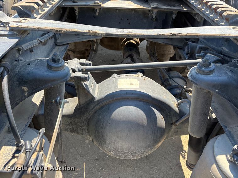 image for item ER7575 2019 Peterbilt 579 semi truck
