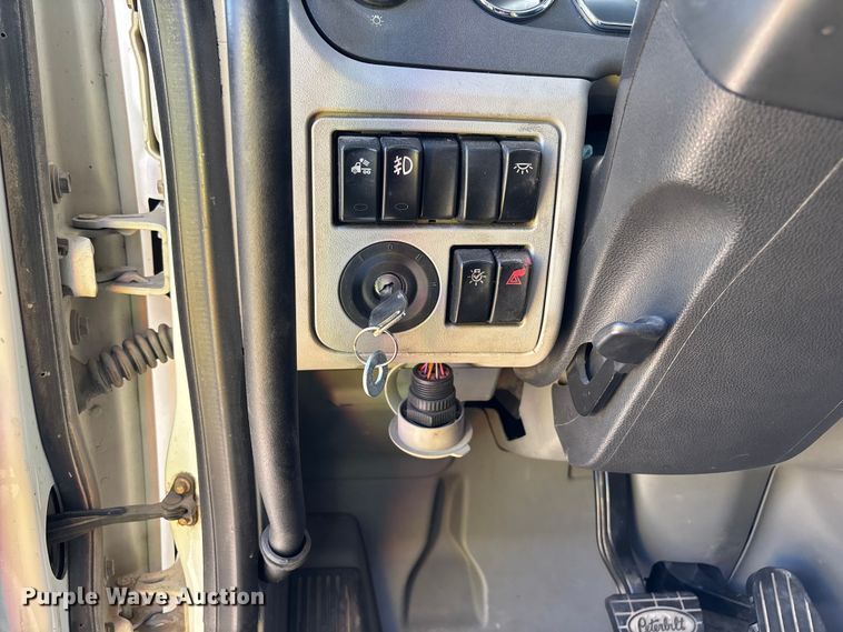 image for item ER7575 2019 Peterbilt 579 semi truck