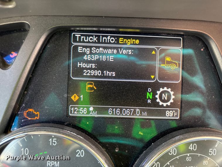 image for item ER7575 2019 Peterbilt 579 semi truck