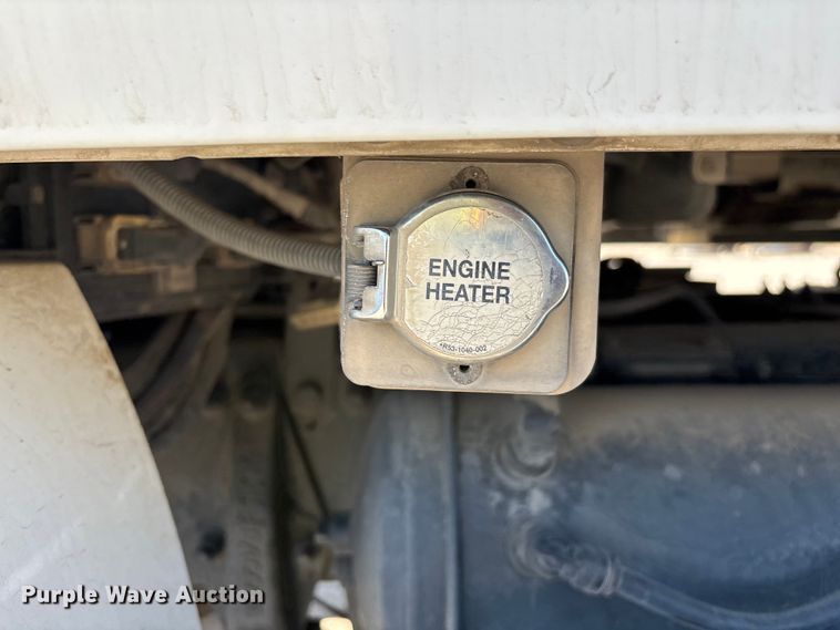 image for item ER7575 2019 Peterbilt 579 semi truck