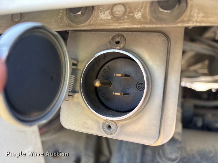 image for item ER7575 2019 Peterbilt 579 semi truck