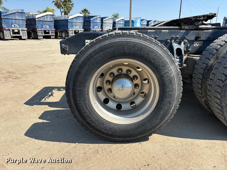 image for item ER7575 2019 Peterbilt 579 semi truck