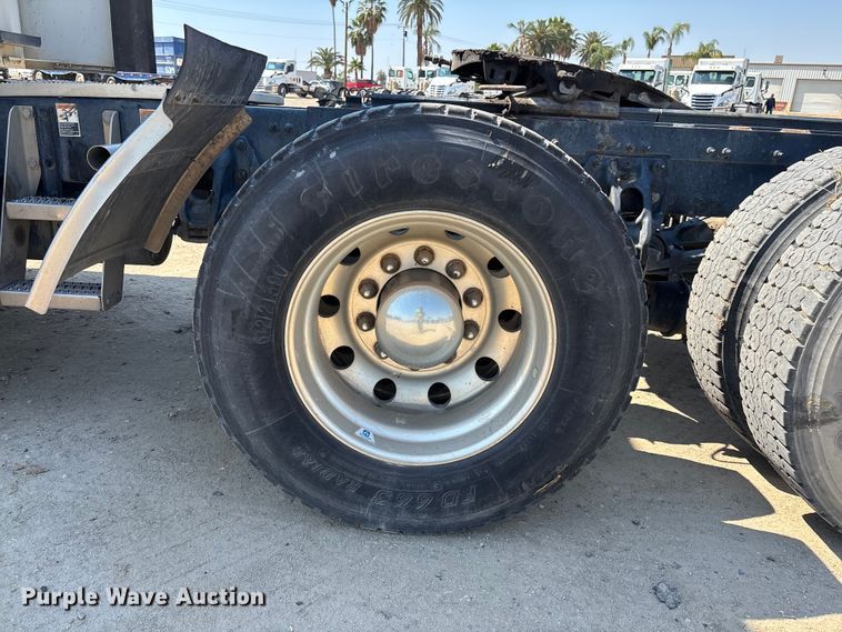 image for item ER7575 2019 Peterbilt 579 semi truck