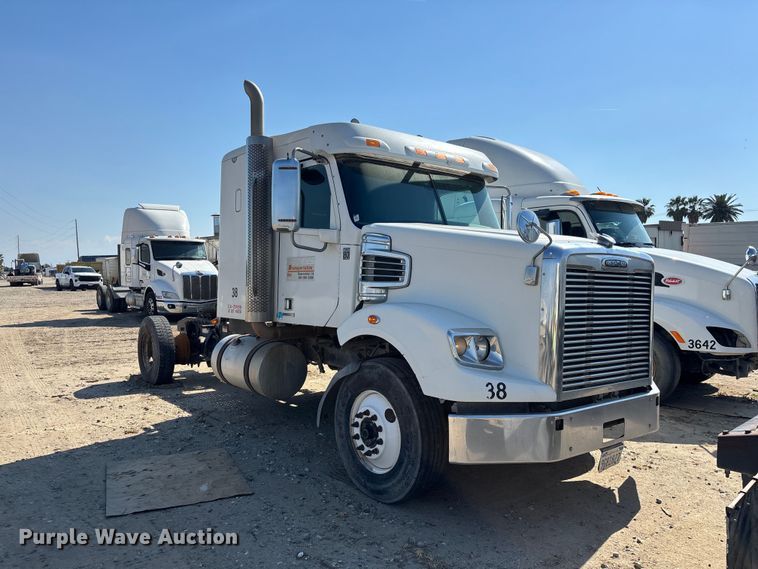 image for item ER7576 2013 Freightliner Coronado semi truck