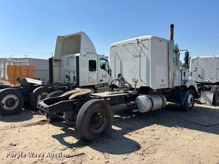 image for item ER7576 2013 Freightliner Coronado semi truck