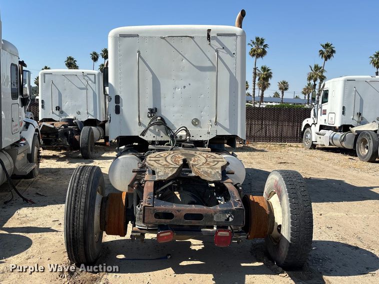image for item ER7576 2013 Freightliner Coronado semi truck