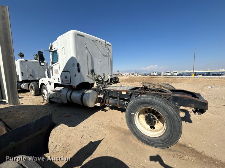 image for item ER7576 2013 Freightliner Coronado semi truck