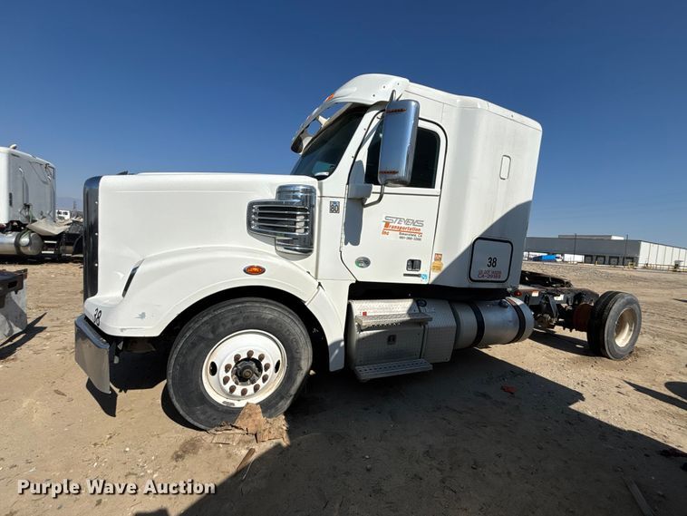 image for item ER7576 2013 Freightliner Coronado semi truck