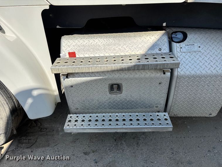 image for item ER7576 2013 Freightliner Coronado semi truck