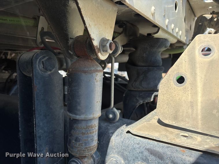 image for item ER7576 2013 Freightliner Coronado semi truck