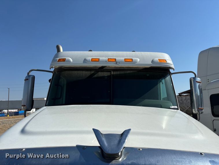 image for item ER7576 2013 Freightliner Coronado semi truck