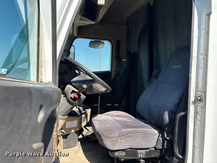 image for item ER7576 2013 Freightliner Coronado semi truck