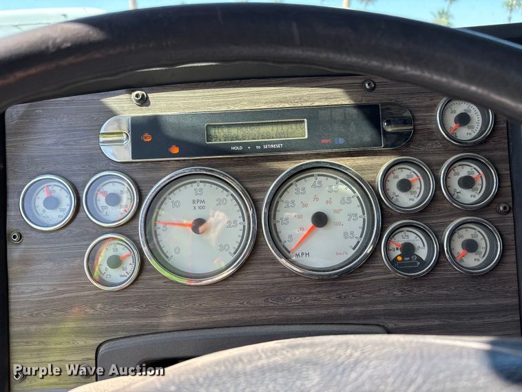 image for item ER7576 2013 Freightliner Coronado semi truck