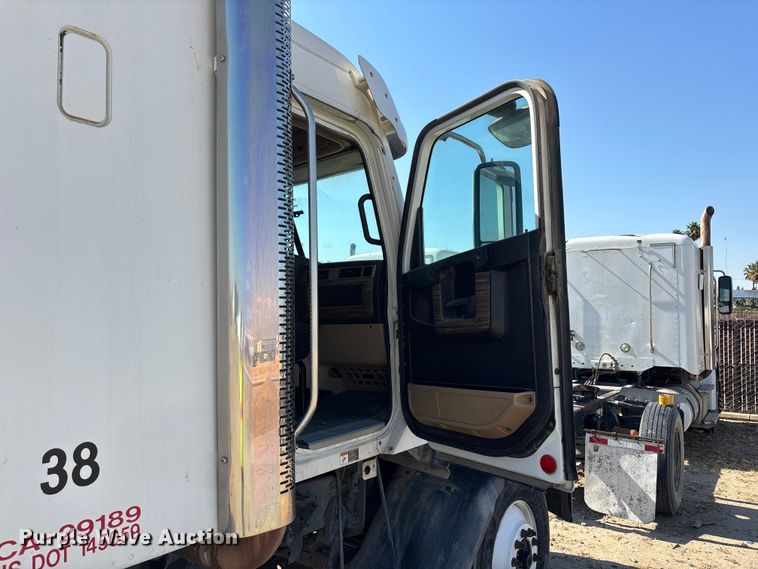 image for item ER7576 2013 Freightliner Coronado semi truck