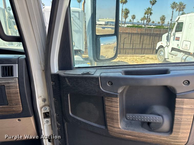 image for item ER7576 2013 Freightliner Coronado semi truck