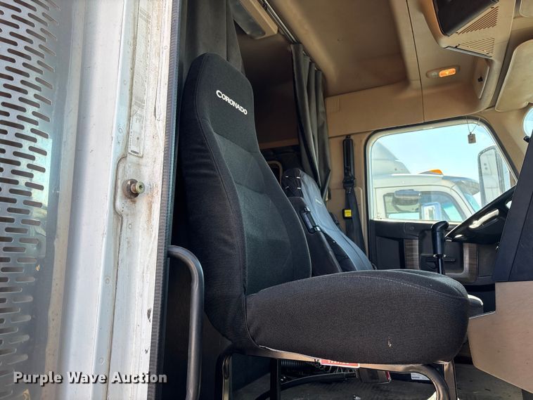 image for item ER7576 2013 Freightliner Coronado semi truck