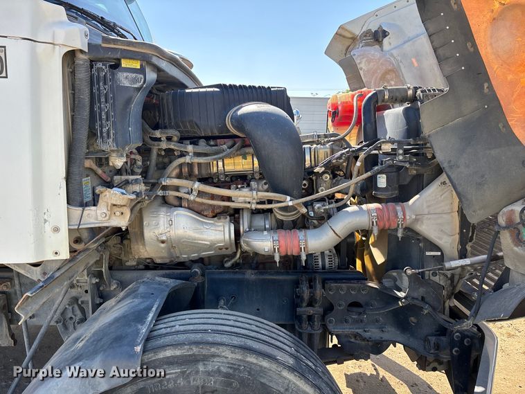 image for item ER7576 2013 Freightliner Coronado semi truck