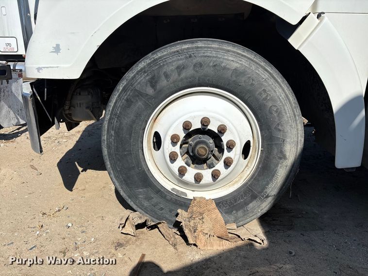 image for item ER7576 2013 Freightliner Coronado semi truck
