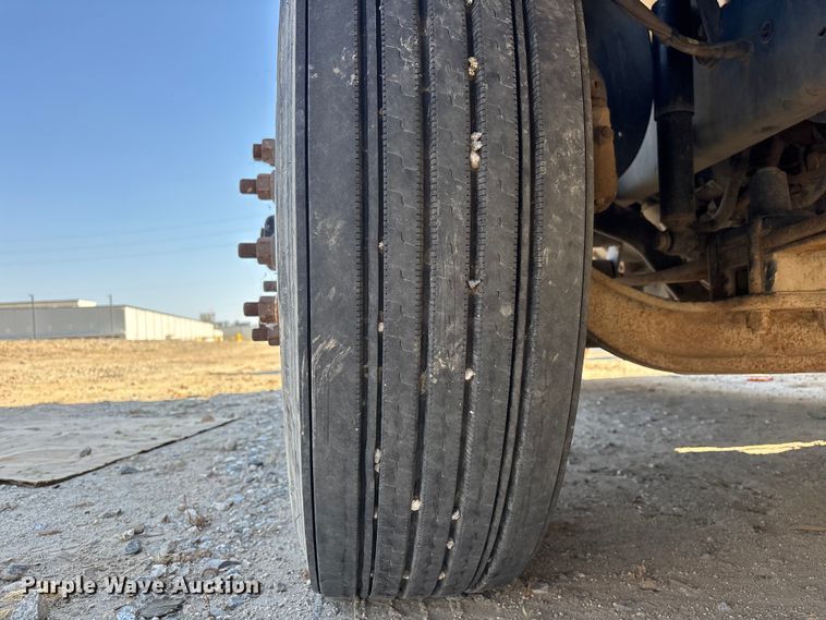image for item ER7576 2013 Freightliner Coronado semi truck