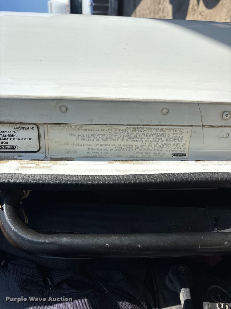 image for item ER7576 2013 Freightliner Coronado semi truck