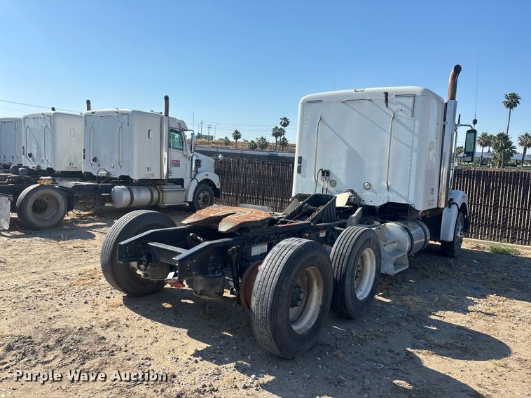 image for item ER7577 2013 Freightliner Coronado SD 122 semi truck