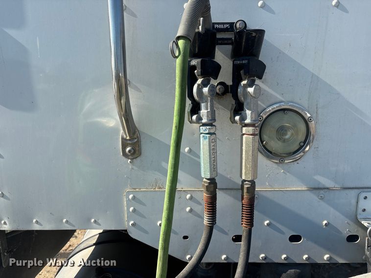 image for item ER7577 2013 Freightliner Coronado SD 122 semi truck